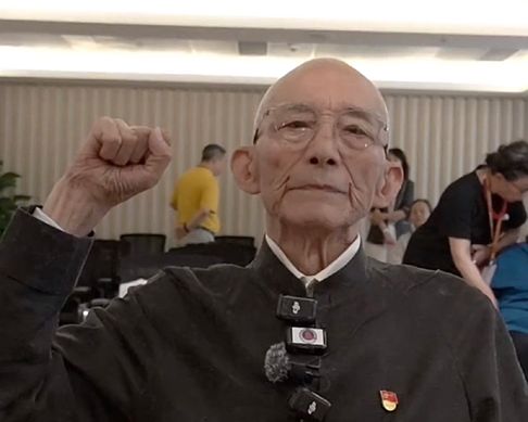 简配资 老戏骨92岁圆梦! 游本昌哽咽宣誓入党: 济公爷叔, 一生信仰终归处