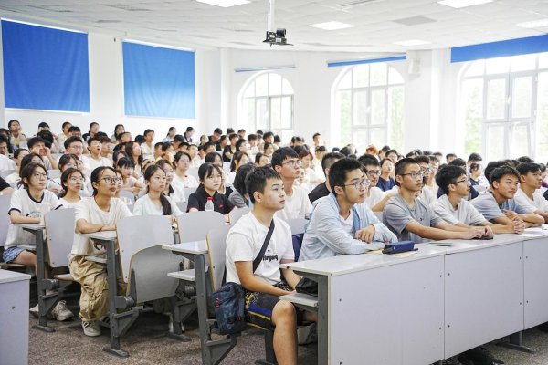新富策略 “东大青年说”大学生宣讲团开展抗战精神主题宣讲
